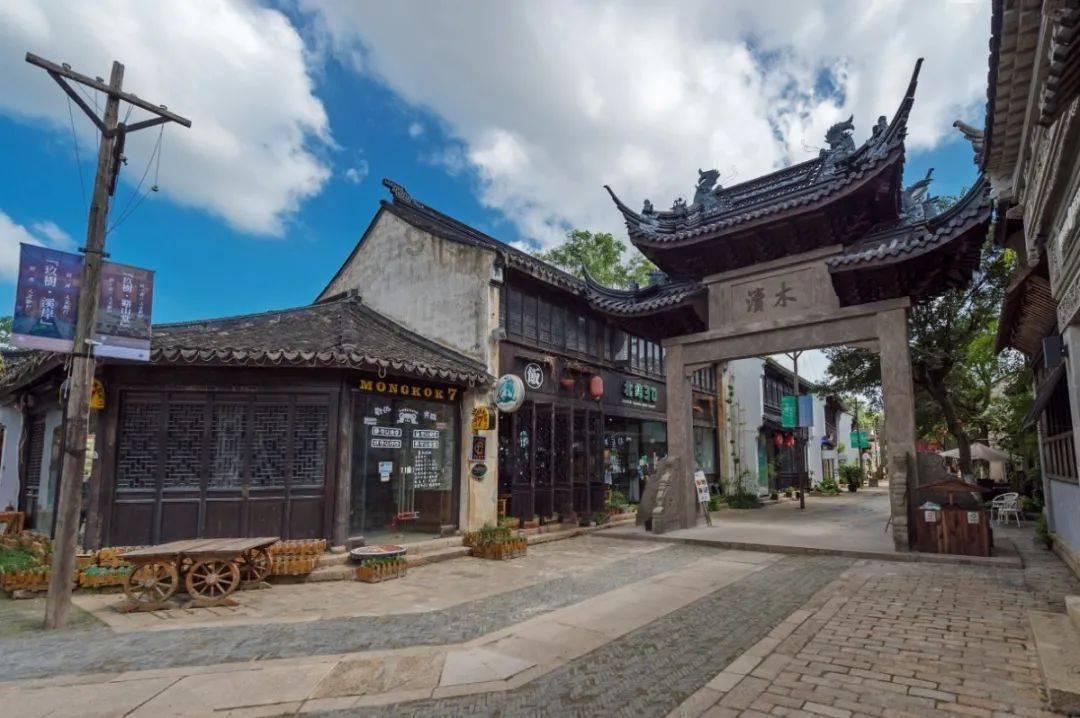 为了更好地呵护肺部健康，为您精心挑选了以下五种养肺食材