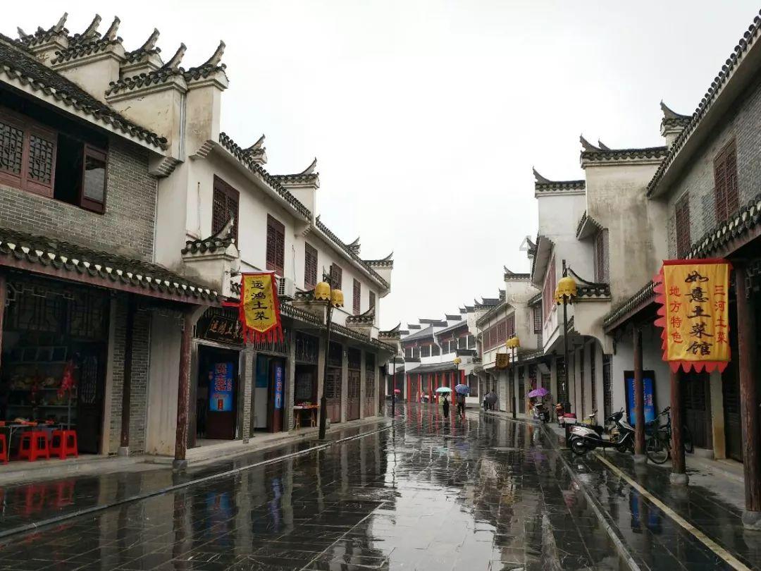 永万路改造提升途经车辆减速慢行