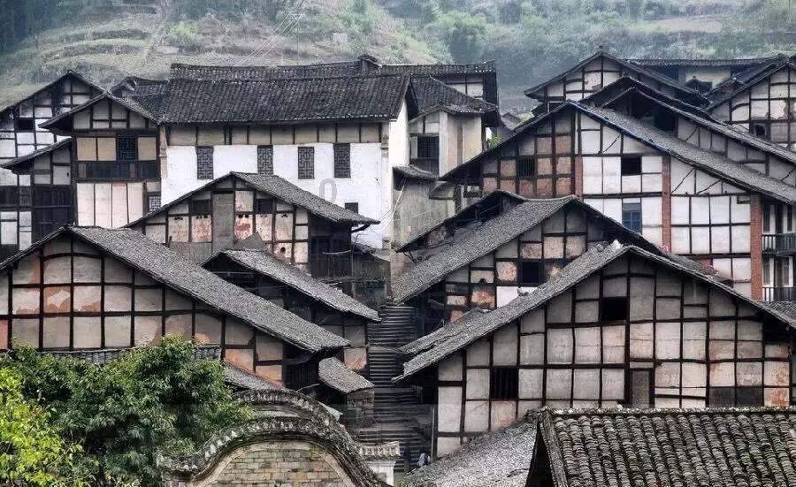地球自转速度正在变慢，如果地球突然停止自转，会发生什么事呢？游戏画面
